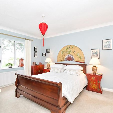 Stay At 'The Elms' In Tranquil Church Norton, Selsey - Ground Floor Bedroom, Own Private Bathroom, Quiet Beach, 2 Acre Garden By The Sea, On Edge Of Wildlife Nature Reserve Zewnętrze zdjęcie